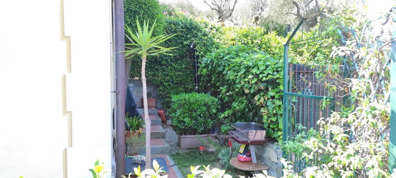 Joivy Inviting Flat With Garden And Sea View In Rapallo Exterior photo